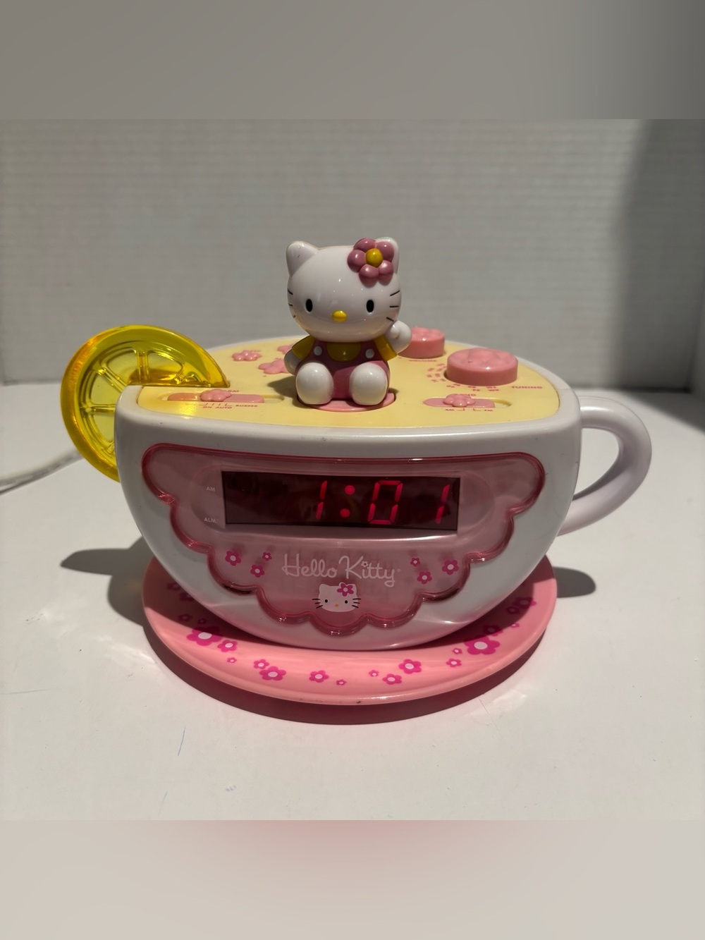 Sanrio Hello Kitty Pink White Yellow Teacup Alarm Clock